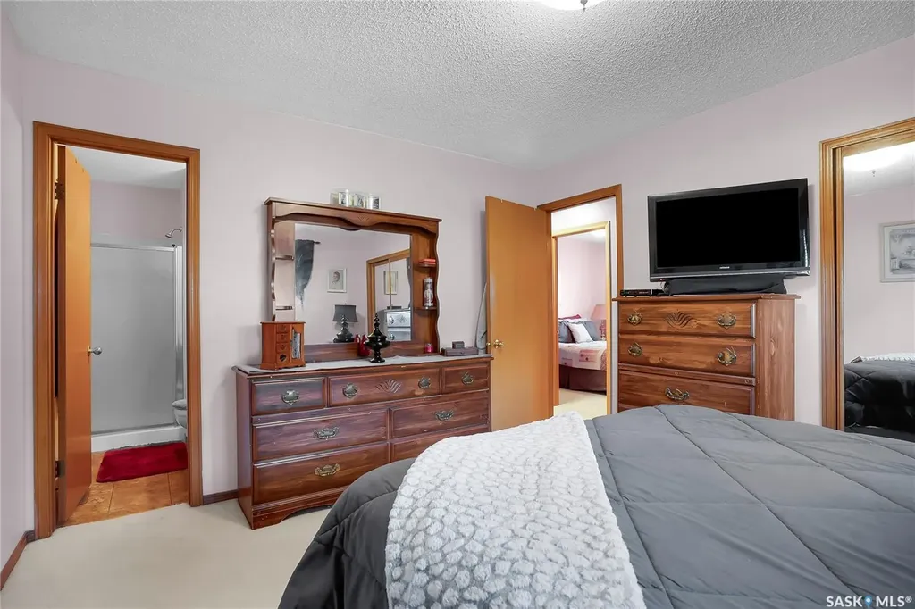 114 Sumner Crescent Saskatoon SK S7L 7A4