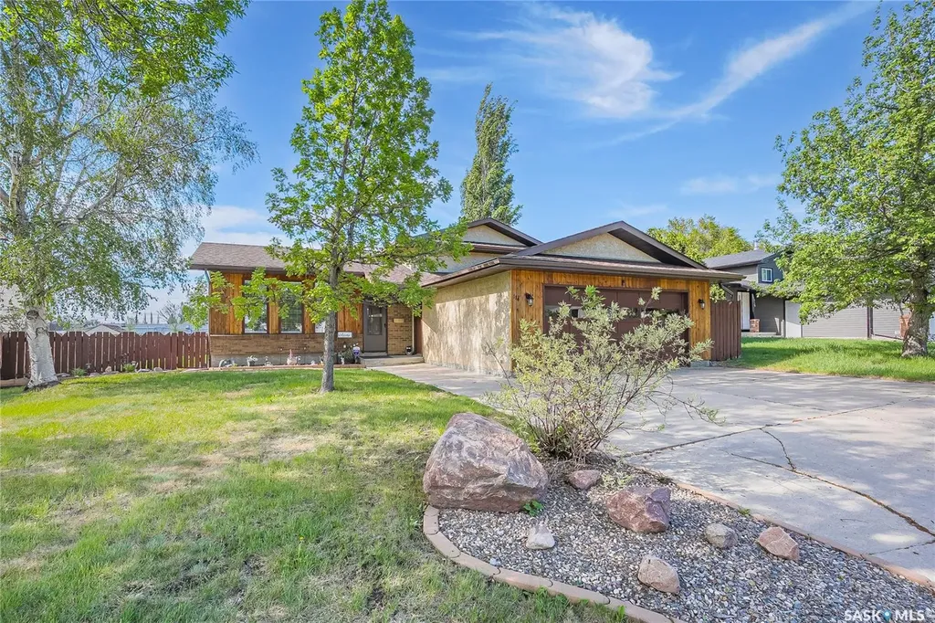 114 Sumner Crescent Saskatoon SK S7L 7A4