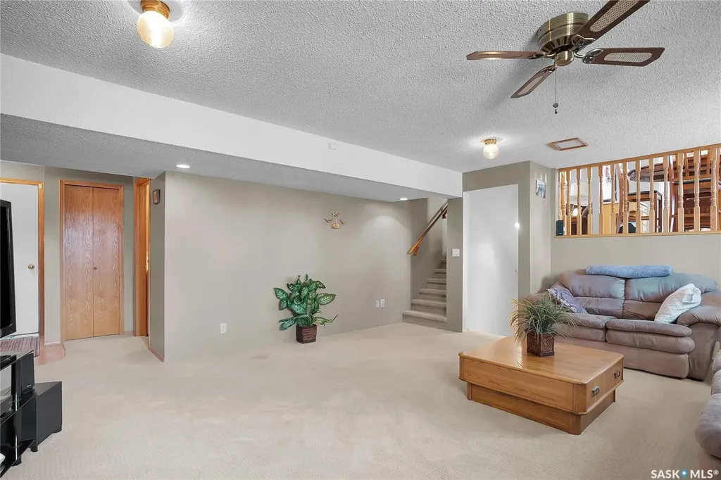 114 Sumner Crescent Saskatoon SK S7L 7A4