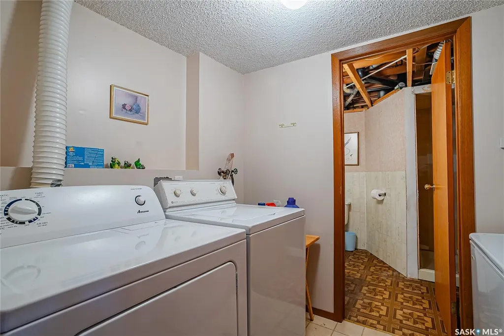 114 Sumner Crescent Saskatoon SK S7L 7A4