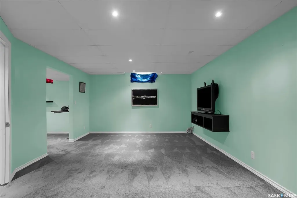 114 Sumner Crescent Saskatoon SK S7L 7A4