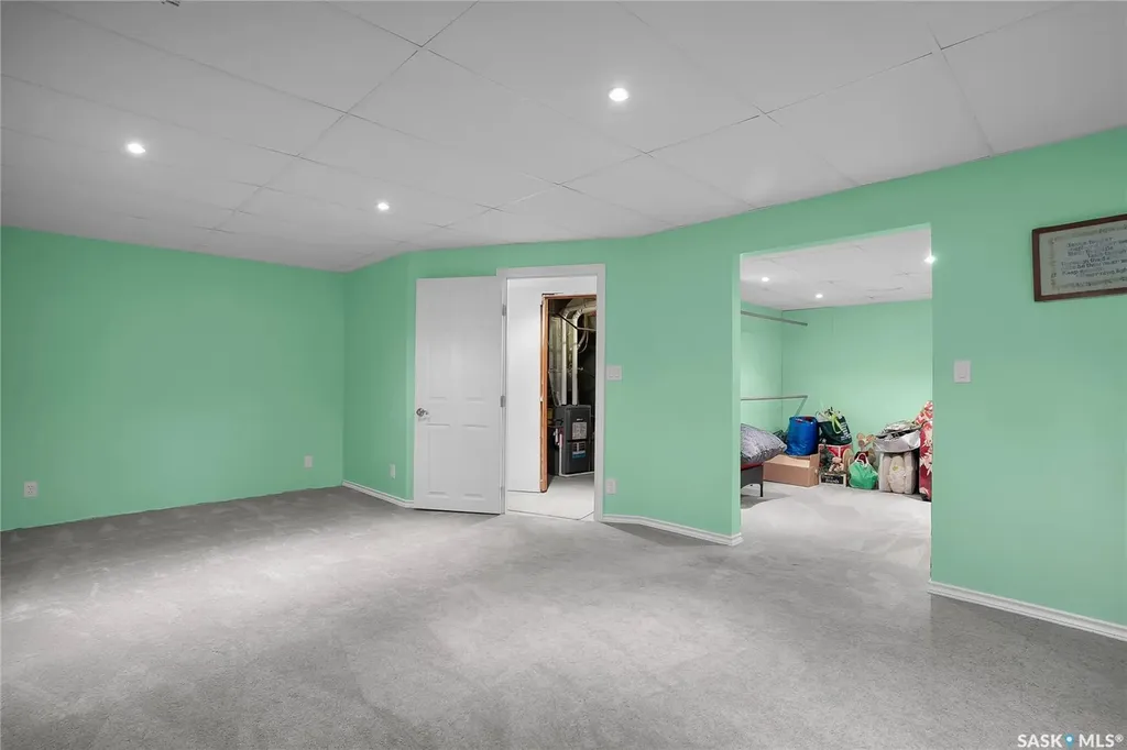 114 Sumner Crescent Saskatoon SK S7L 7A4