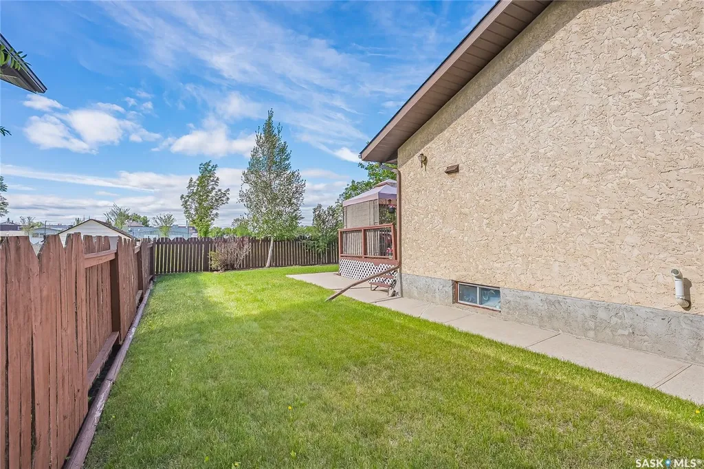 114 Sumner Crescent Saskatoon SK S7L 7A4