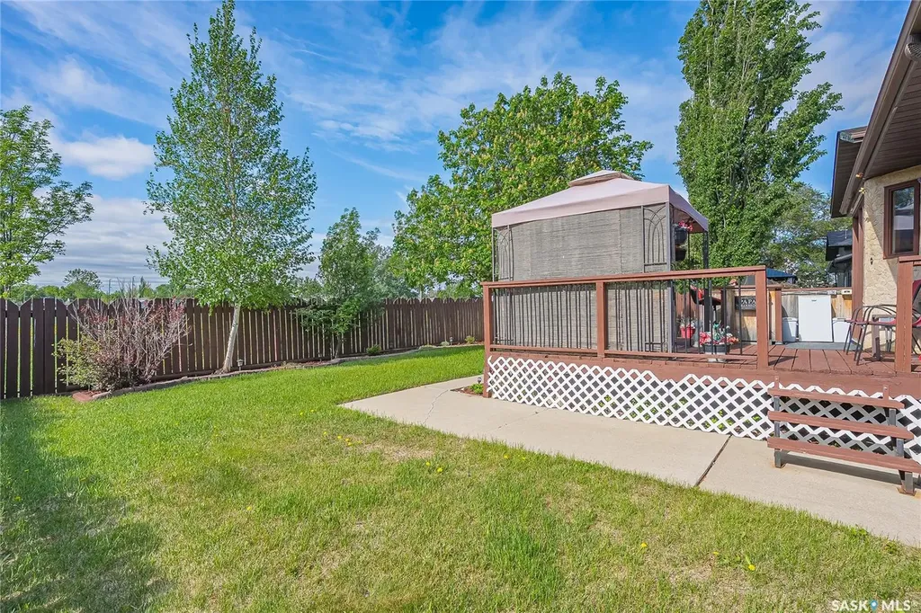 114 Sumner Crescent Saskatoon SK S7L 7A4