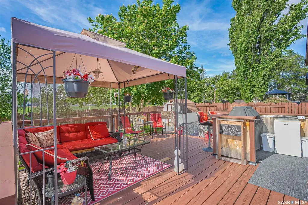 114 Sumner Crescent Saskatoon SK S7L 7A4