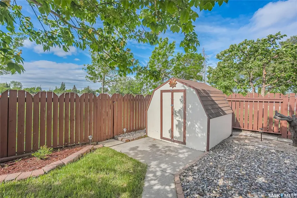 114 Sumner Crescent Saskatoon SK S7L 7A4