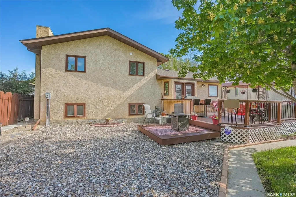 114 Sumner Crescent Saskatoon SK S7L 7A4