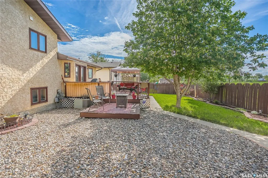 114 Sumner Crescent Saskatoon SK S7L 7A4