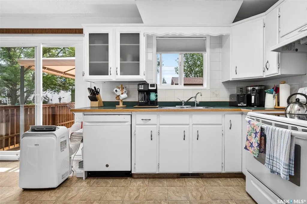 1031 Ross Street E Moose Jaw SK S6H 7H4