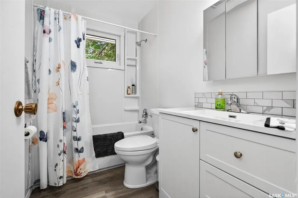 1031 Ross Street E Moose Jaw SK S6H 7H4