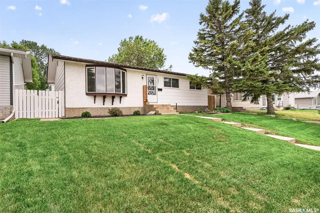 1031 Ross Street E Moose Jaw SK S6H 7H4