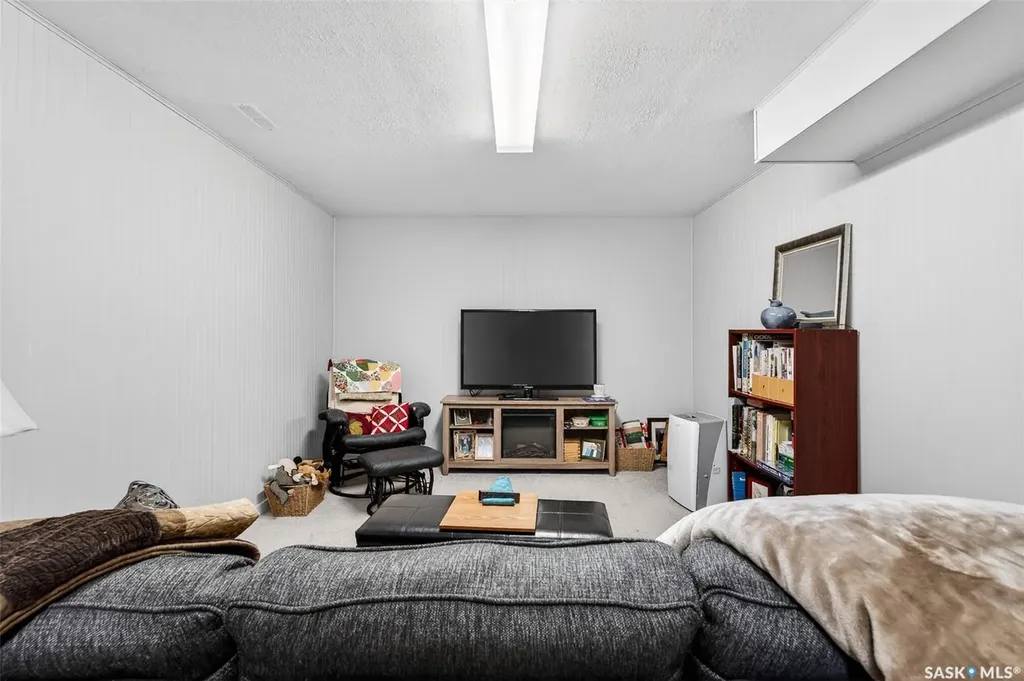 1031 Ross Street E Moose Jaw SK S6H 7H4
