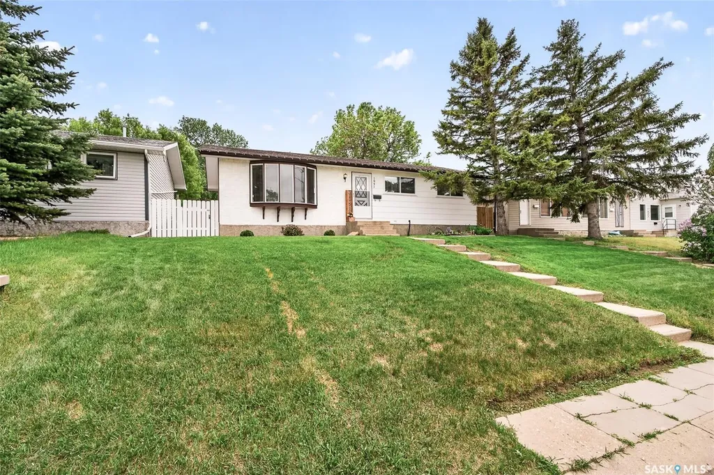 1031 Ross Street E Moose Jaw SK S6H 7H4