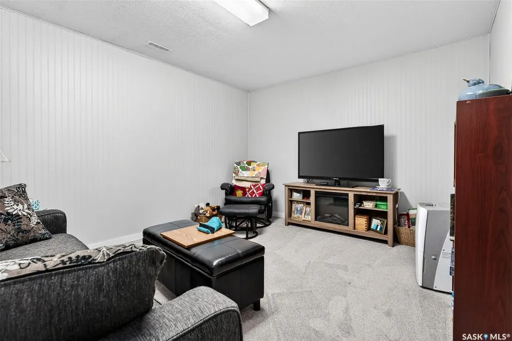 1031 Ross Street E Moose Jaw SK S6H 7H4