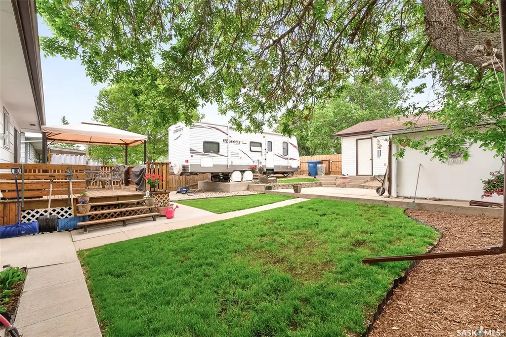 1031 Ross Street E Moose Jaw SK S6H 7H4