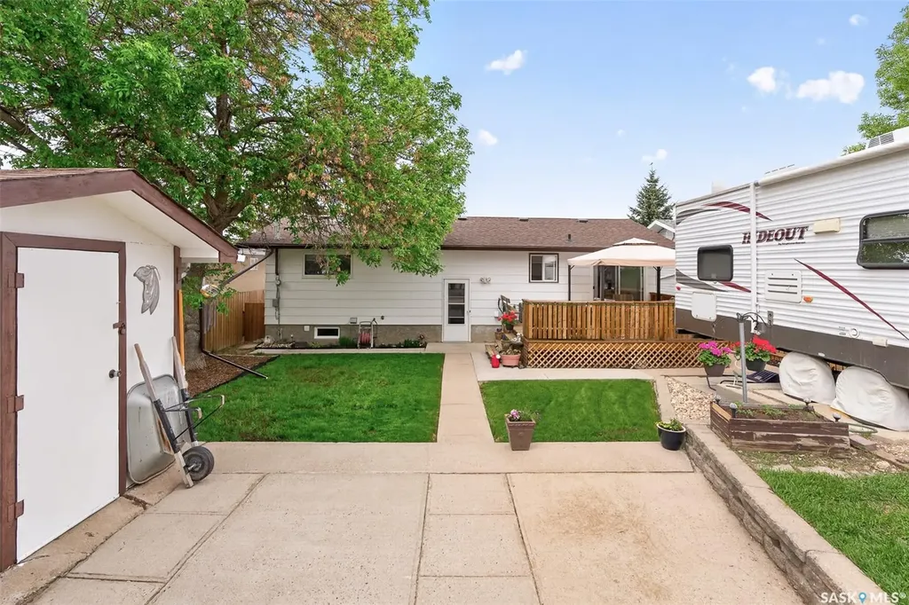 1031 Ross Street E Moose Jaw SK S6H 7H4