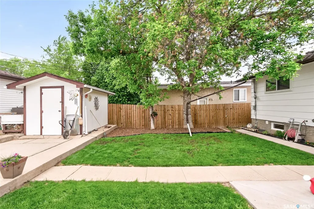 1031 Ross Street E Moose Jaw SK S6H 7H4