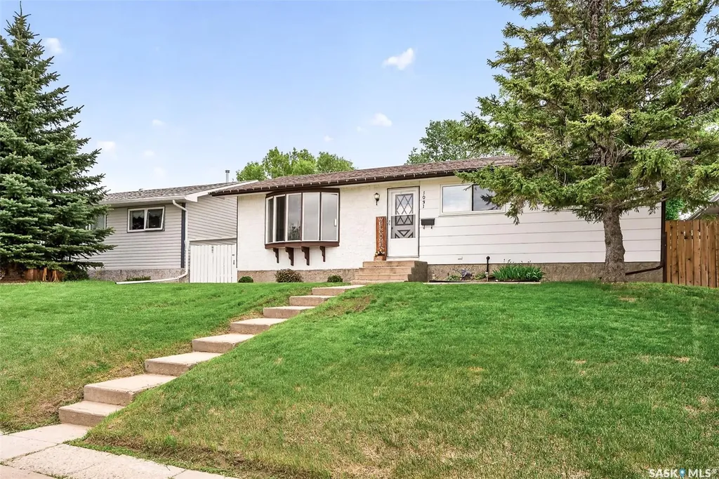 1031 Ross Street E Moose Jaw SK S6H 7H4