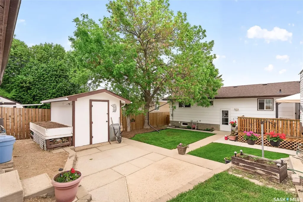 1031 Ross Street E Moose Jaw SK S6H 7H4