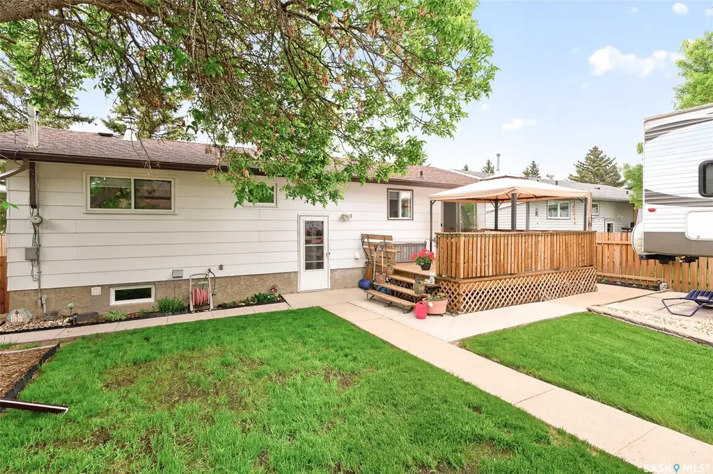 1031 Ross Street E Moose Jaw SK S6H 7H4