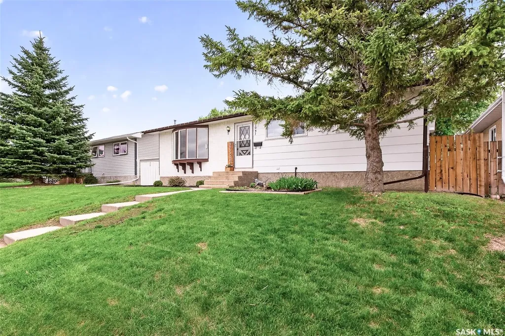 1031 Ross Street E Moose Jaw SK S6H 7H4