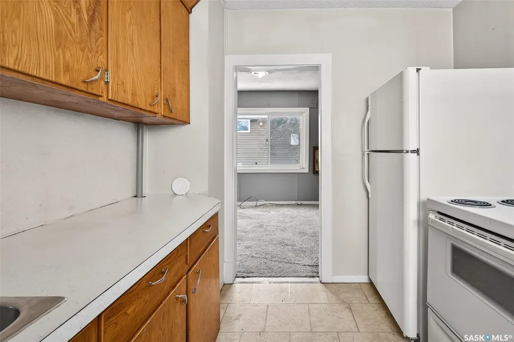1042 Fairford Street E Moose Jaw SK S6H 0G6