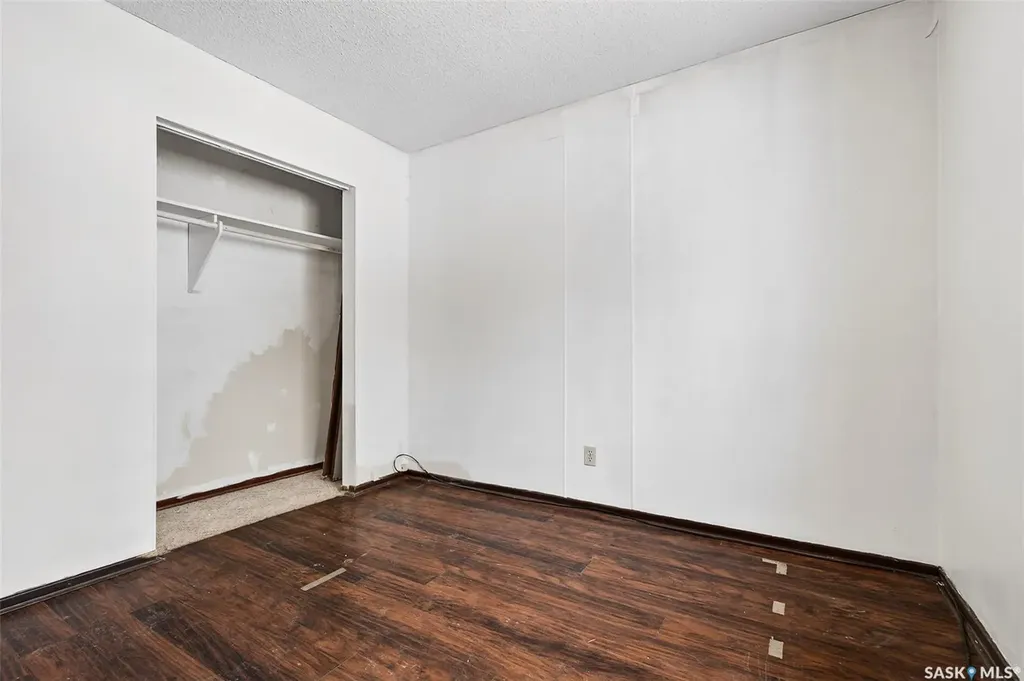 1042 Fairford Street E Moose Jaw SK S6H 0G6