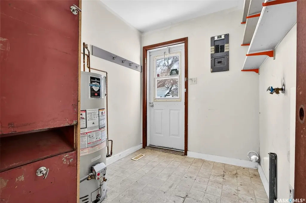 1042 Fairford Street E Moose Jaw SK S6H 0G6