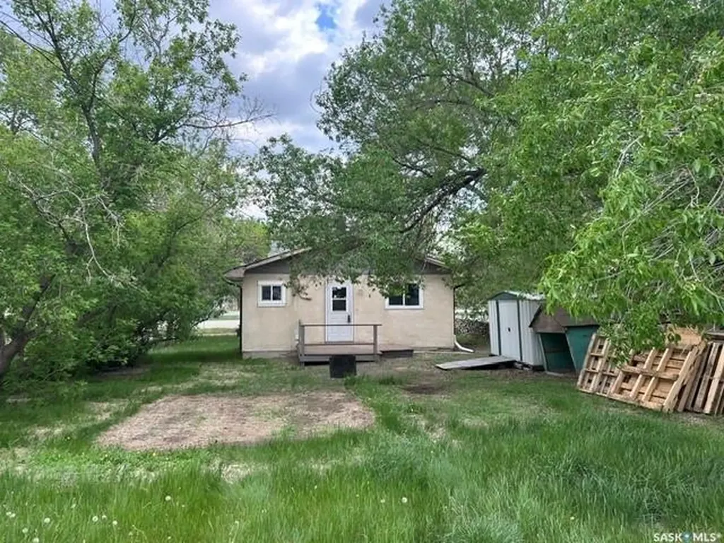 1042 Fairford Street E Moose Jaw SK S6H 0G6