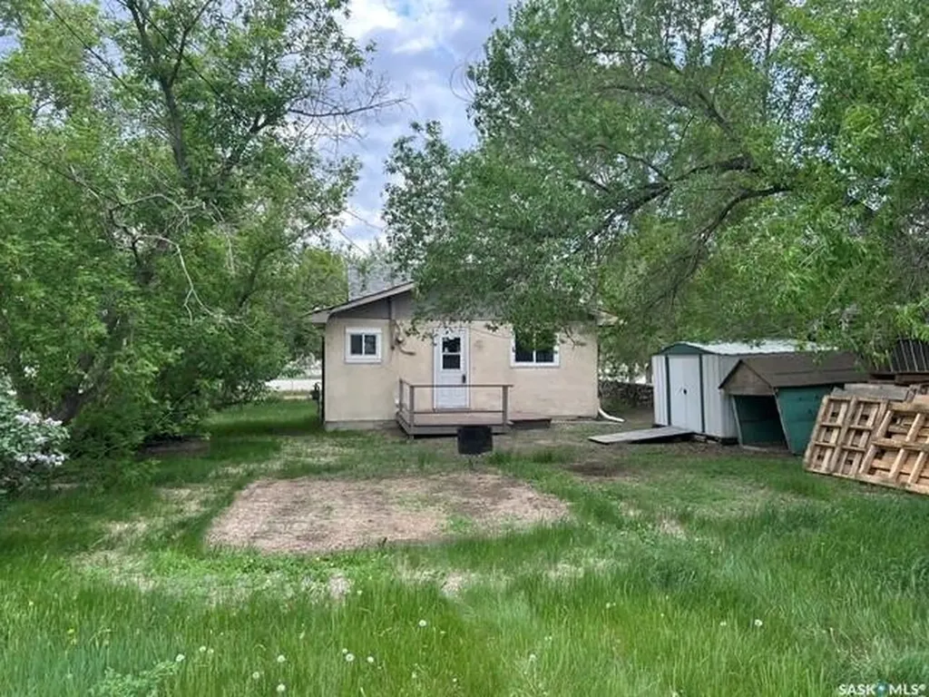 1042 Fairford Street E Moose Jaw SK S6H 0G6