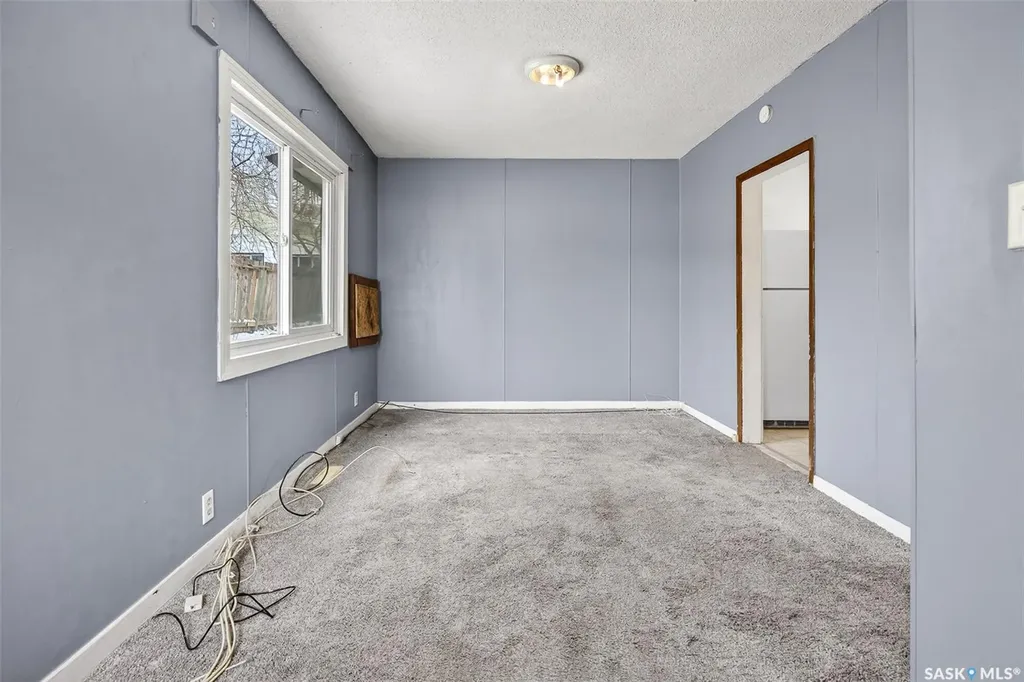 1042 Fairford Street E Moose Jaw SK S6H 0G6