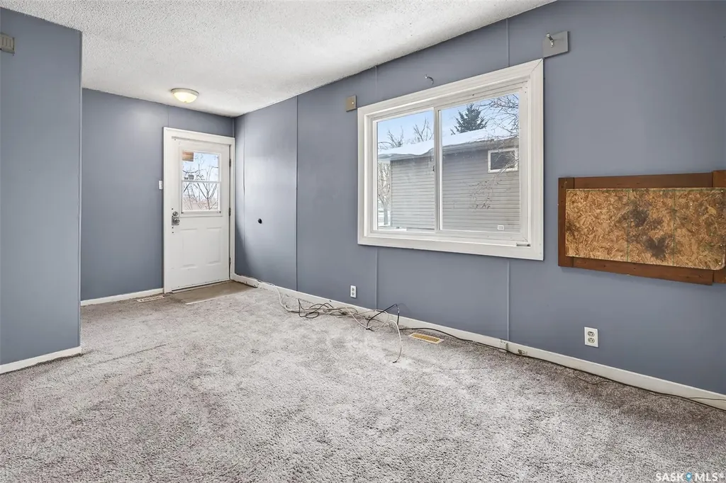 1042 Fairford Street E Moose Jaw SK S6H 0G6