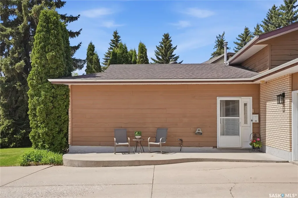 318 Nokomis Place Saskatoon SK S7K 5E2