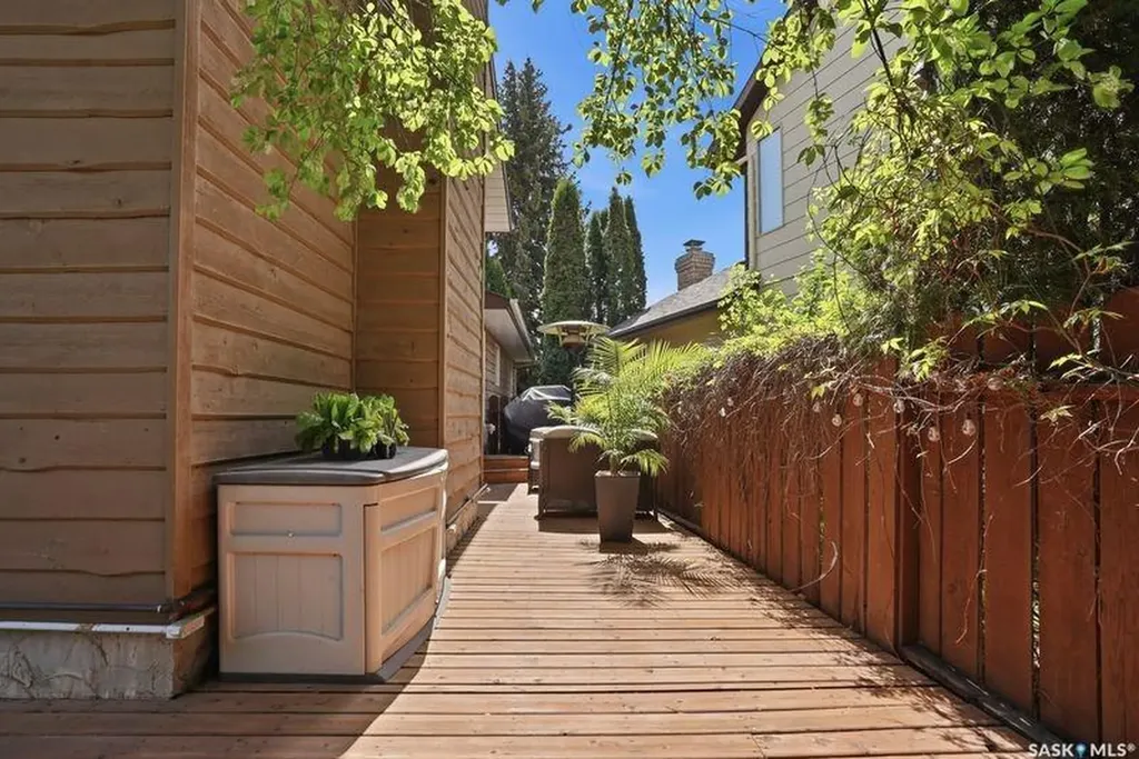 318 Nokomis Place Saskatoon SK S7K 5E2