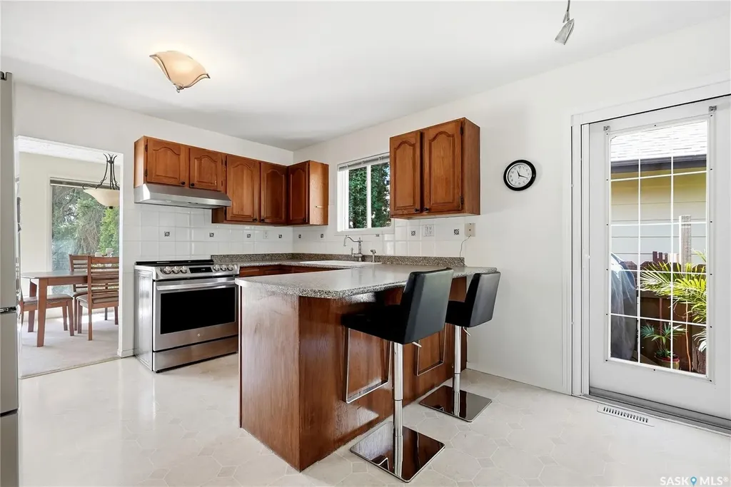 318 Nokomis Place Saskatoon SK S7K 5E2