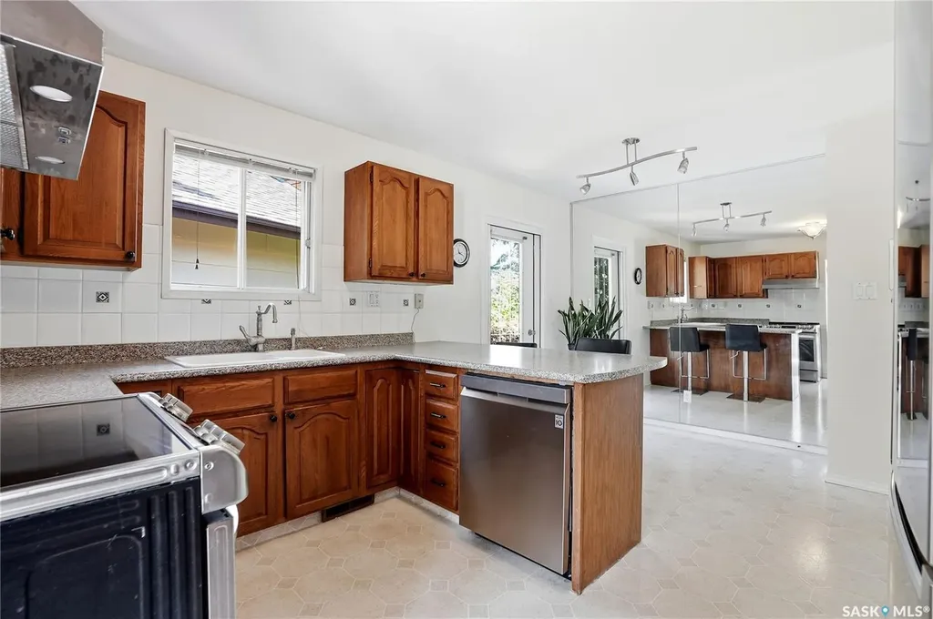 318 Nokomis Place Saskatoon SK S7K 5E2