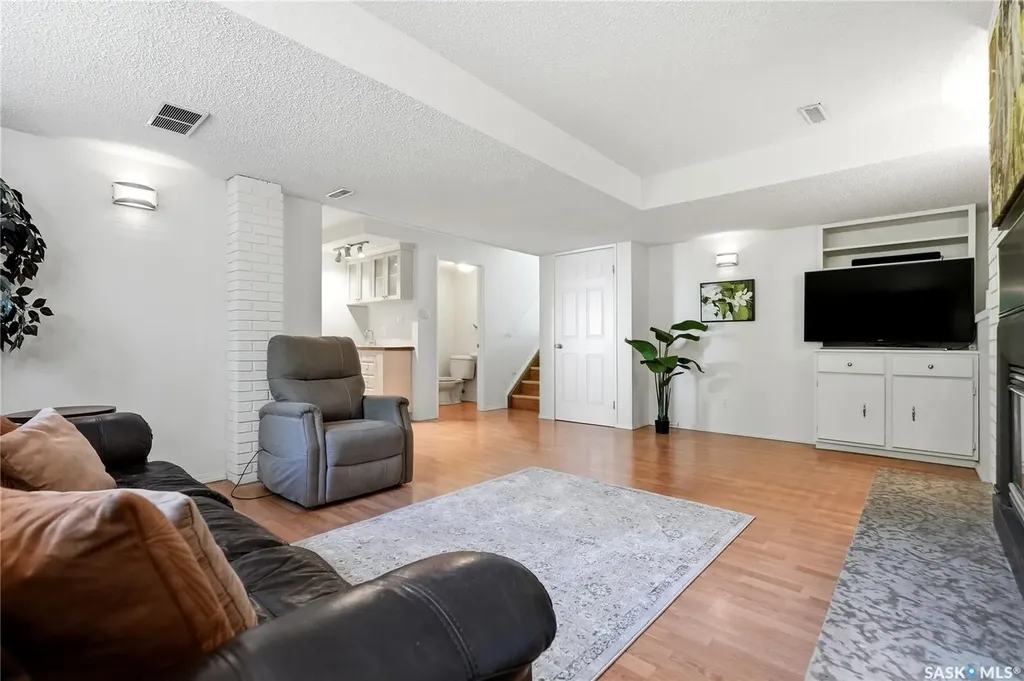 318 Nokomis Place Saskatoon SK S7K 5E2