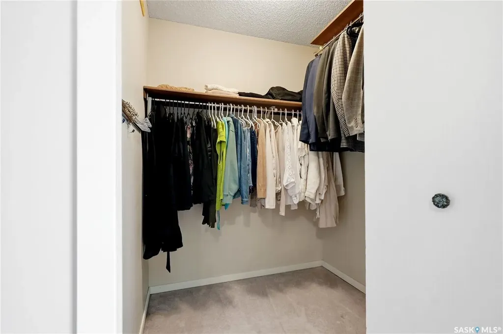 318 Nokomis Place Saskatoon SK S7K 5E2