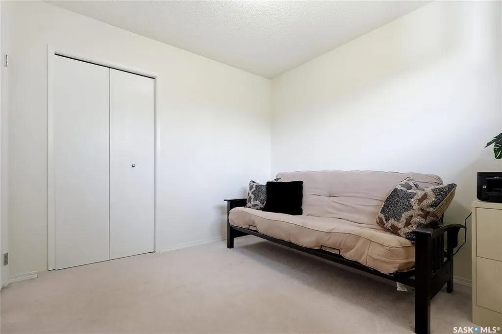 318 Nokomis Place Saskatoon SK S7K 5E2
