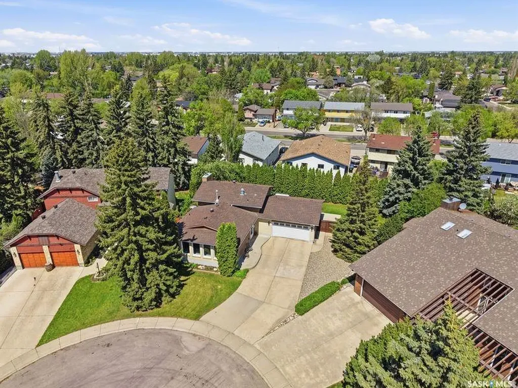 318 Nokomis Place Saskatoon SK S7K 5E2