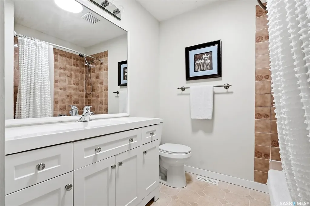 318 Nokomis Place Saskatoon SK S7K 5E2