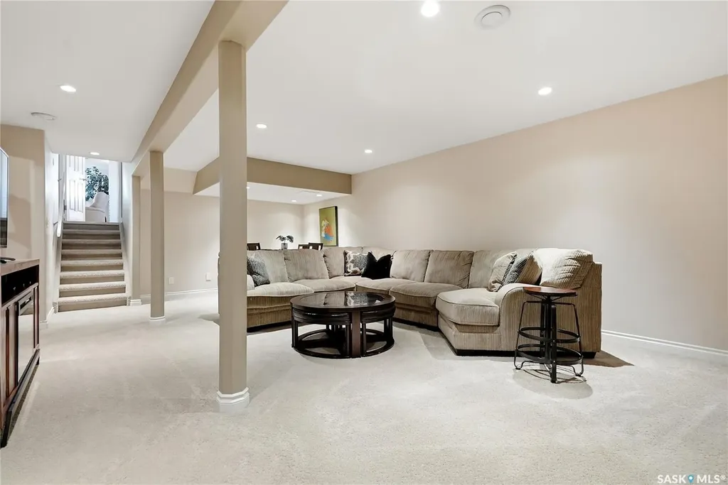 318 Nokomis Place Saskatoon SK S7K 5E2