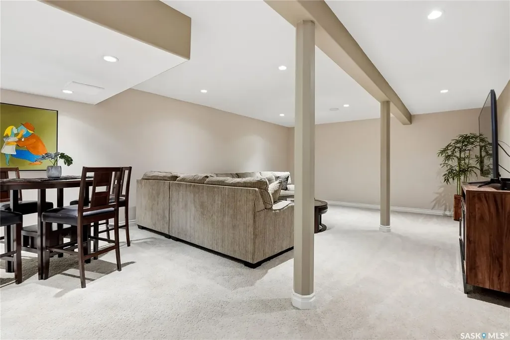 318 Nokomis Place Saskatoon SK S7K 5E2