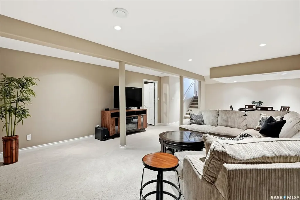 318 Nokomis Place Saskatoon SK S7K 5E2