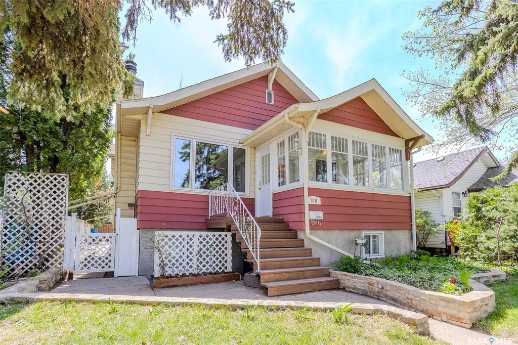 618 3rd Street E Saskatoon SK S7H 1M1