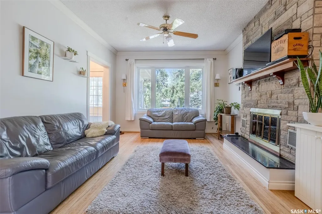 618 3rd Street E Saskatoon SK S7H 1M1
