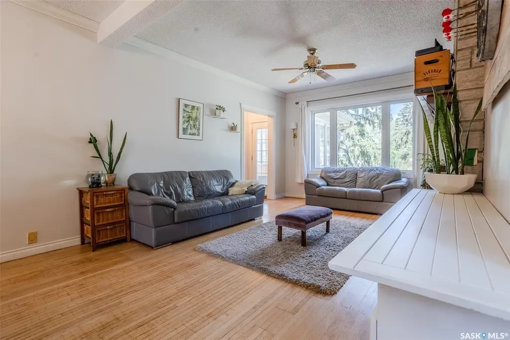 618 3rd Street E Saskatoon SK S7H 1M1