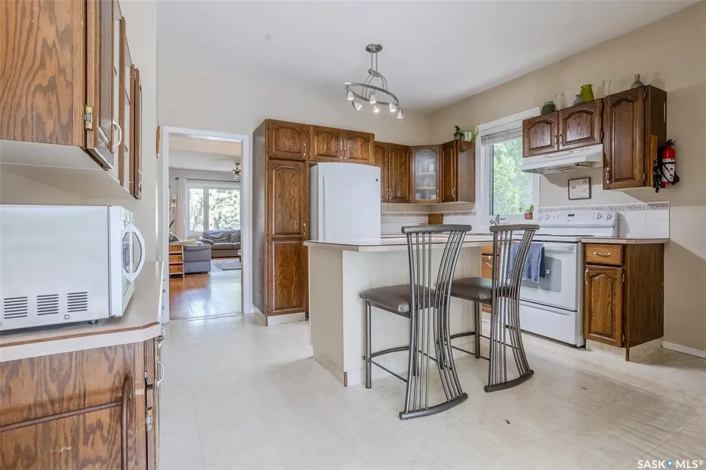 618 3rd Street E Saskatoon SK S7H 1M1
