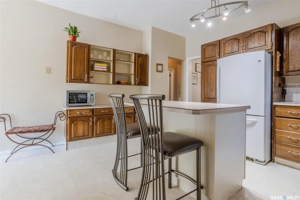 618 3rd Street E Saskatoon SK S7H 1M1