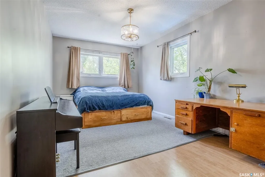 618 3rd Street E Saskatoon SK S7H 1M1